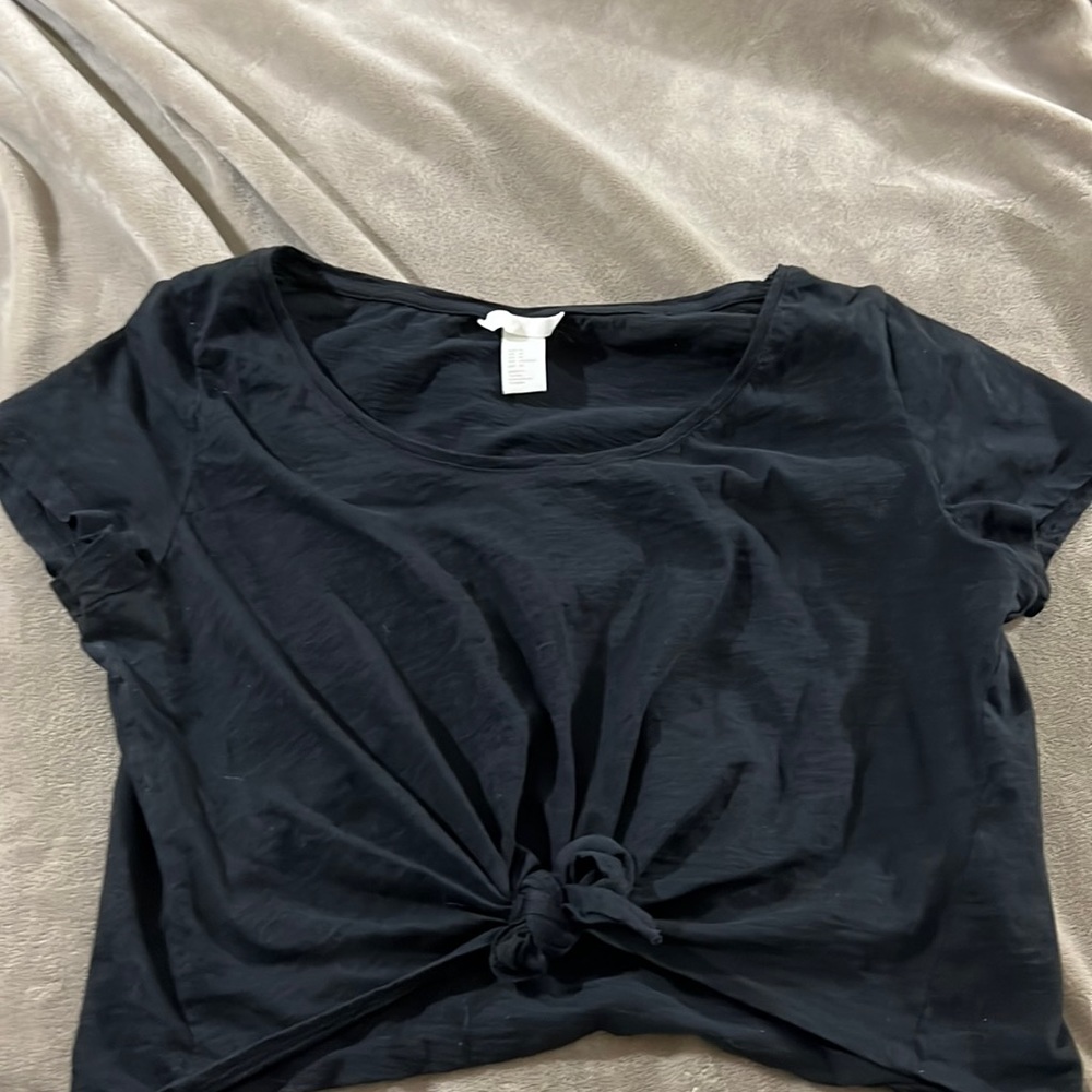 Black short sleeve tie front